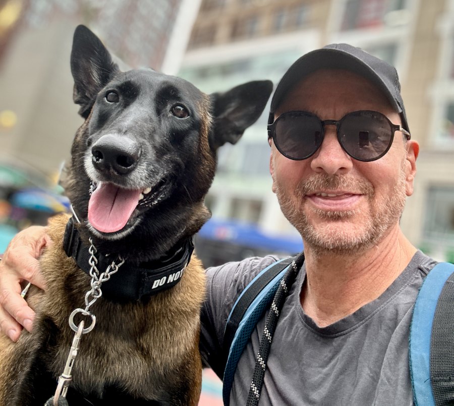 Atma Degeyndt with his dog